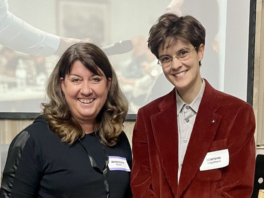 Annemarie Felder (l.) war Prozesskoordinatorin beim „Guten Rat für Rückverteilung“. Hier mit Marlene Engelhorn (re.).