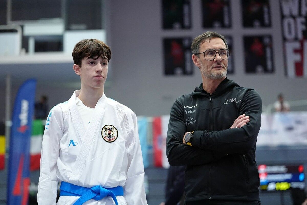 Athlet Eric Schnetzer mit Trainer und Coach Gerhard Graforner (Sportdirektor Karate Vorarlberg).⇒Christian Fetz (2)