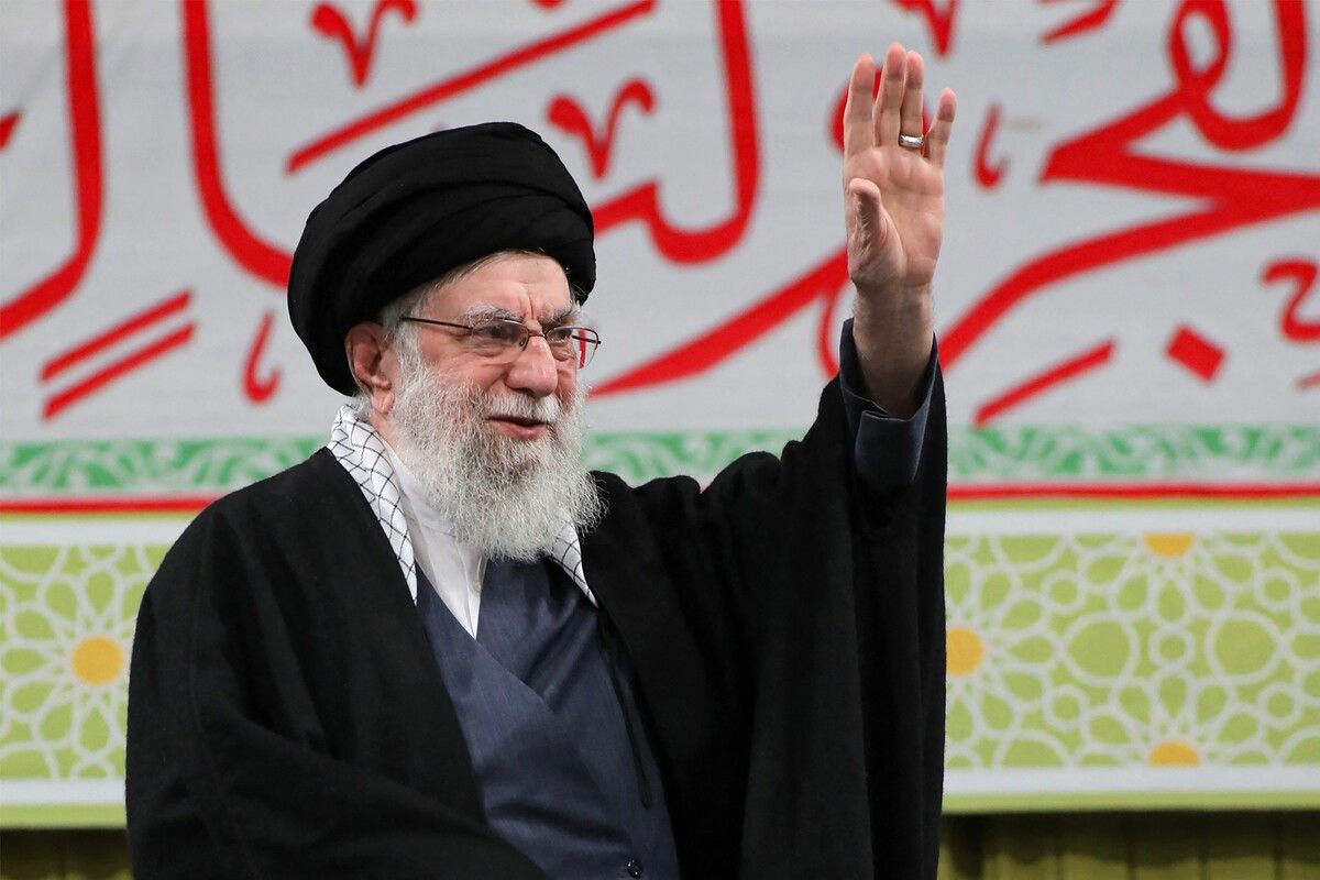 Ayatollah Ali Khamenei warnt die USA vor einer Intervention im Iran. ⇒afp