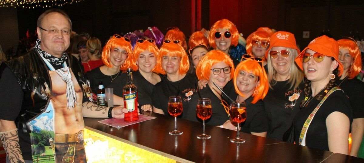 Barkeeper Bürgi: „Eine Runde Aperol – bitte sehr.“⇒peter strauss