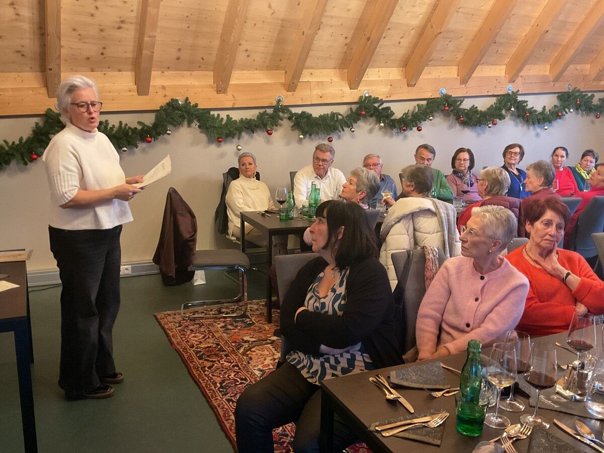 Beim Neujahrshock des Seniorenringes Hohenems wurde gemeinsam auf das neue Jahr angestoßen und ein abwechslungsreiches Programm vorgestellt. ⇒Seniorenring Hohenems