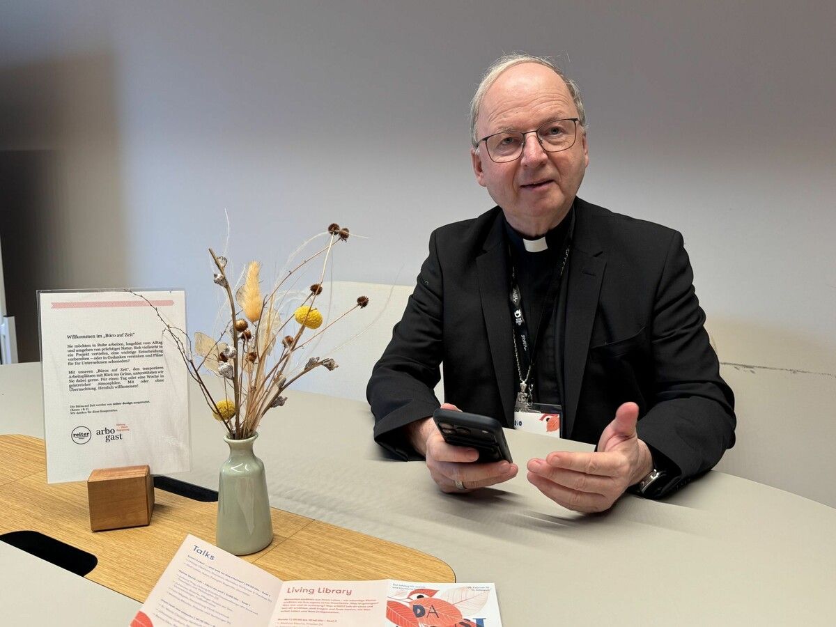 Bischof Benno Elbs möchte in der Fastenzeit wieder mehr aufs Herz hören. ⇒DOS (2)