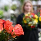 Zehn Millionen Euro für Blumen und Pralinen