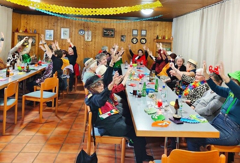 Bunt verkleidete Mäschgerle sorgten beim Faschingskränzle für beste Stimmung.⇒PVÖ Bürs