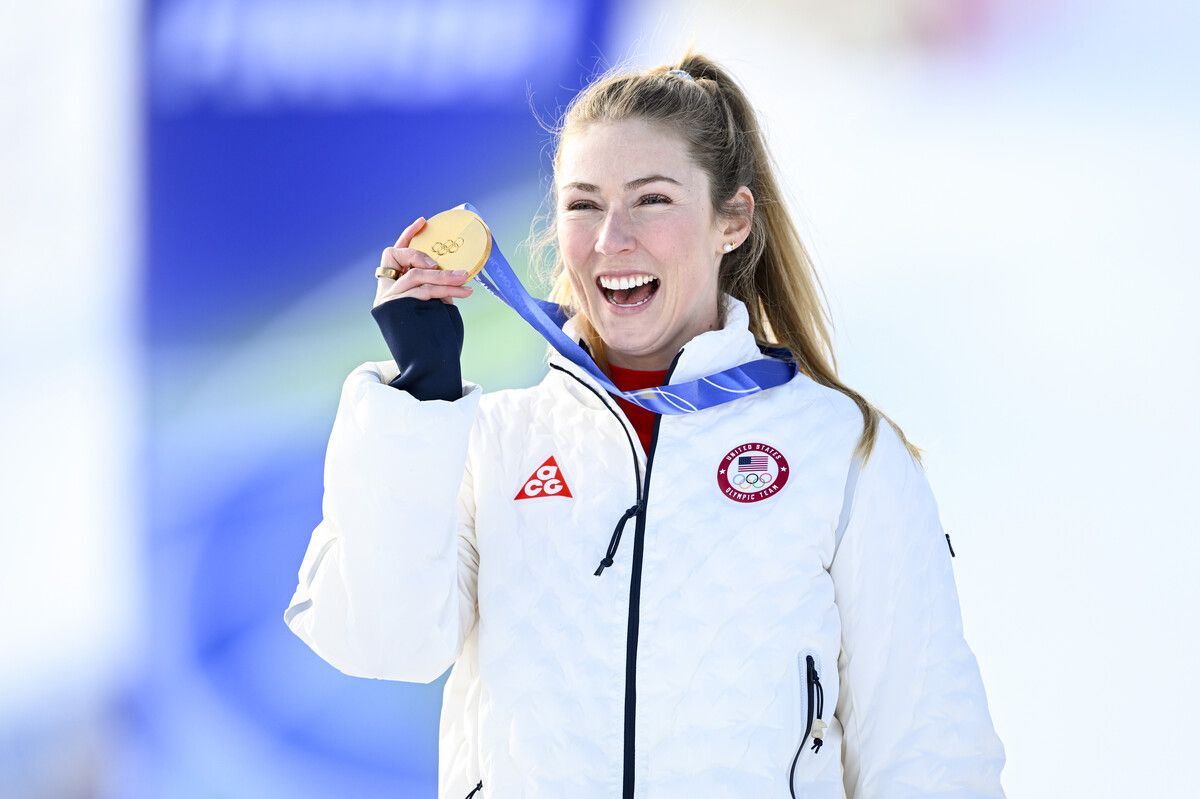 CORTINA D AMPEZZO,ITALY,18.FEB.26 - OLYMPICS, ALPINE SKIING - Winter Olympic Games Milano Cortina 2026, slalom, women, medal ceremony. Image shows the rejoicing of Mikaela Shiffrin (USA). Keywords: medal. Photo: GEPA pictures/ Alexander Solc