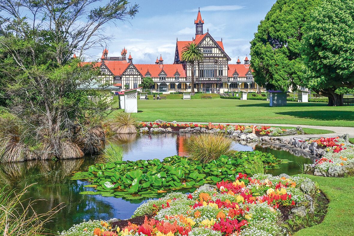 Das ehemalige Badehaus (heute Rotorua Museum) in den Government Gardens.