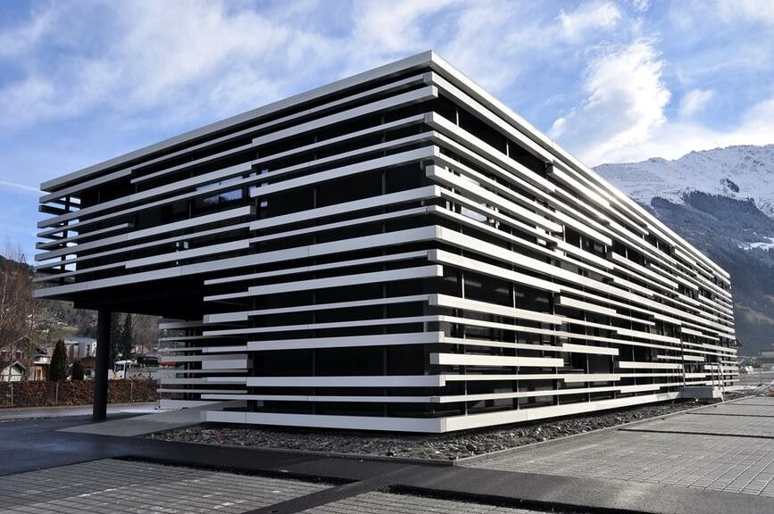 Das markante Hauptquartier von Gantner Instruments in Schruns. ⇒Gantner