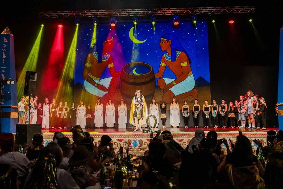 Der Mufängar Ball im Spannrahmen überzeugte mit fantasievollem Ägypten-Motto, mitreißender Musik und beeindruckenden Tanzeinlagen. ⇒Hardar Mufängar