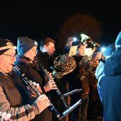 Fackeln und Schilf und ein Ballonkäfig