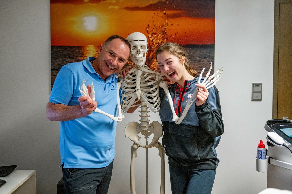 Der Spaß kommt bei Olga Mikutina und ihrem Physiotherapeuten Markus Hammerer nicht zu kurz.⇒fotos: Beate Rhomberg