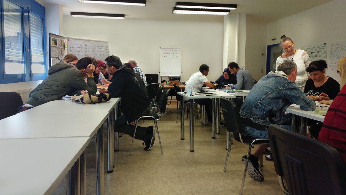 Der Spracherwerb ist unerlässlich, um sich in den heimischen Arbeitsmarkt zu integrieren.⇒Shutterstock