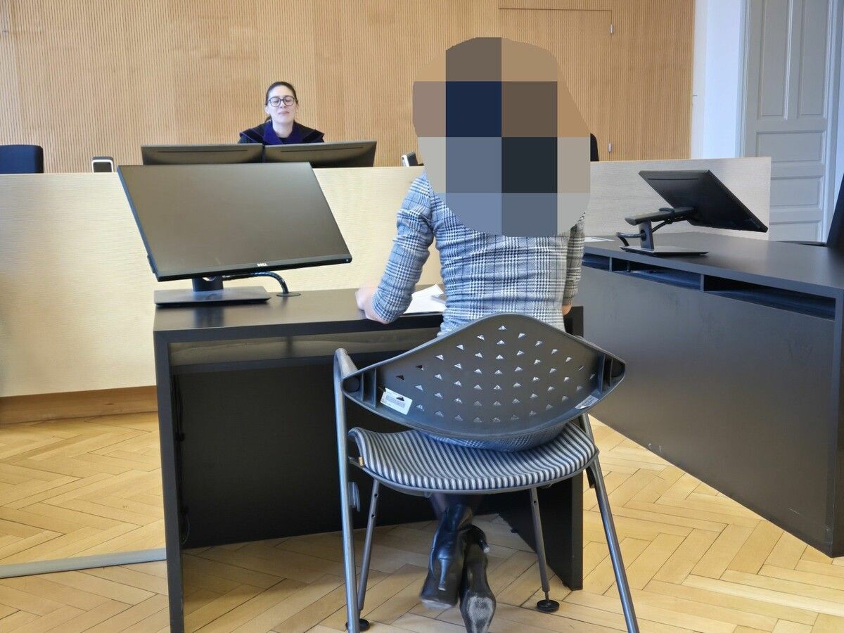 Die Angeklagte vor Richterin Sabrina Tagwercher. ⇒eckert