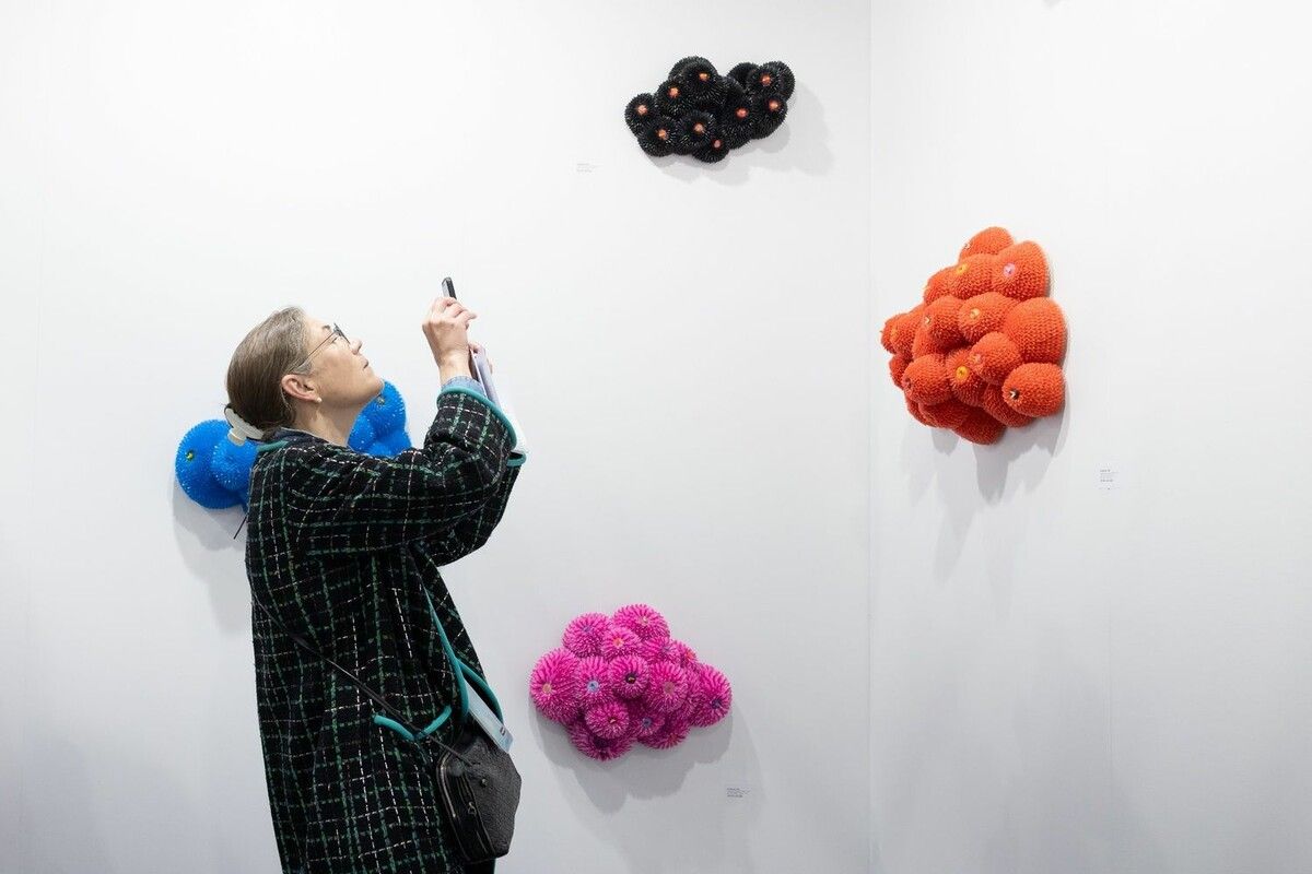 Die Ausstellung beleuchtet die Frage, wie Wahrnehmung funktioniert, wie sie sich verändert und welche Rolle Kunst dabei spielen kann. ⇒Tatjana Schnalzger