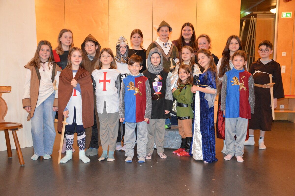 Die Darsteller des Kinder- und Jugendtheater „d‘ Kiendsköpf“.⇒VV