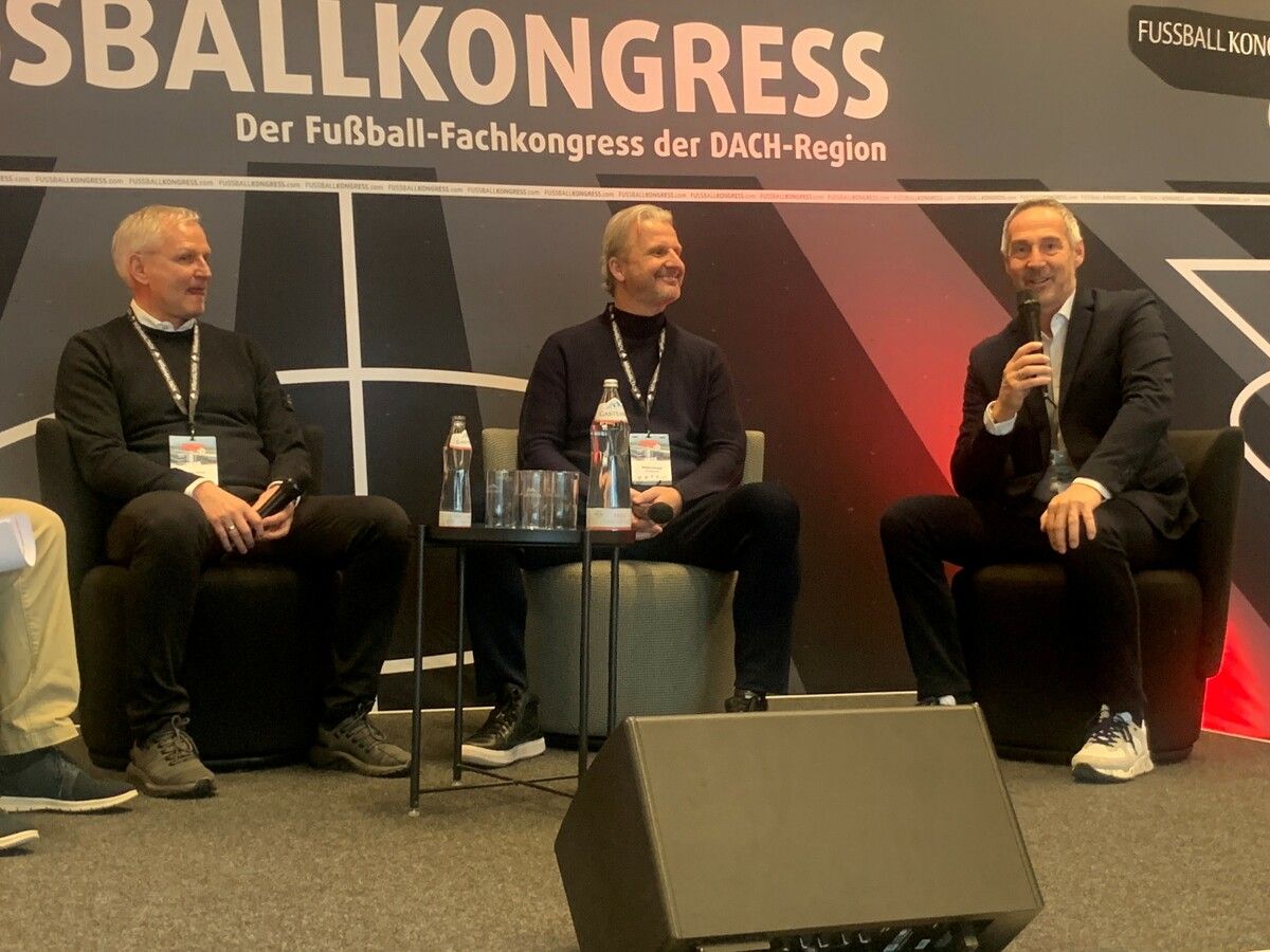 Die Diskussionsrunde mit den Profitrainern Adi Hütter, Markus Schopp sowie Harald Gärtner, Manager Europe Los Angeles FC, bildete den Abschluss des Fußball­tages in Altach. ⇒Adam