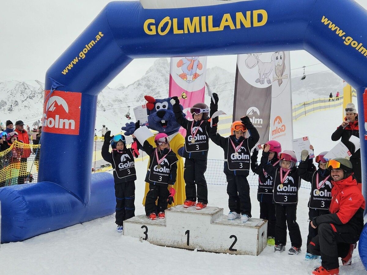 Die Freude über den Sieg war groß.⇒stl