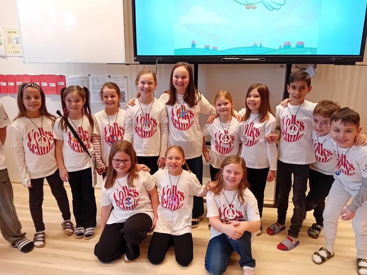 Die Hittisauer Volksschüler zeigten eindrücklich, wie vielfältig Friede sein kann.
              ⇒
              Erwin Moosbrugger (2=