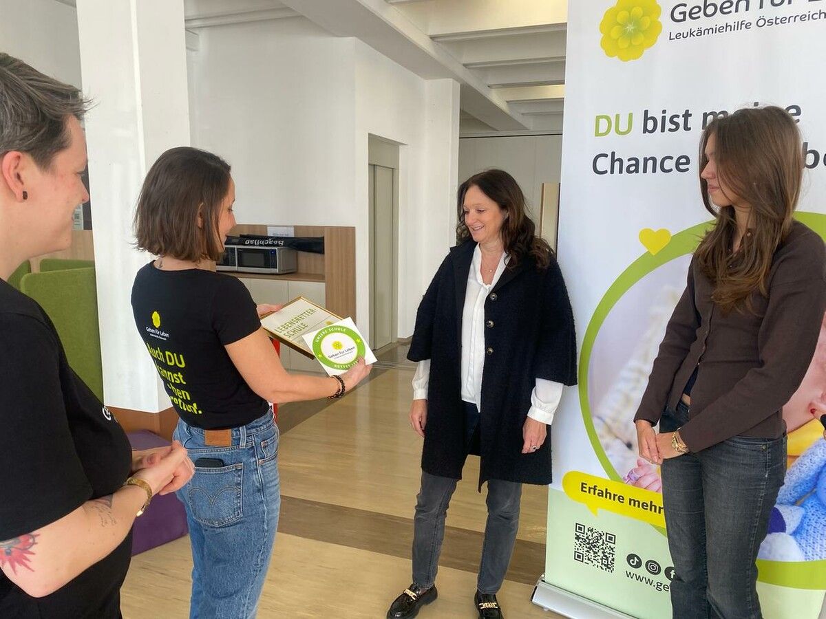 Die HLW Rankweil erhielt für die Aktion eine Urkunde.⇒maf (2)