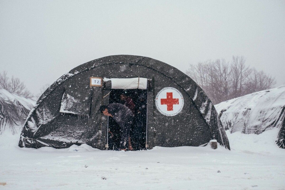 Die Lebensbedingungen im Flüchtlingslager Lipa in Westbosnien sind menschenunwürdig. ⇒SOS BALKANROUTE