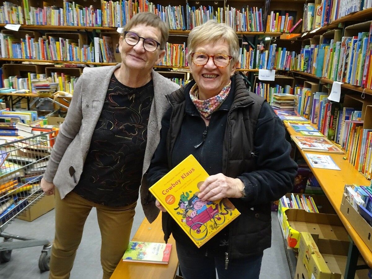 Die Logistik hinter dem Flohmarkt kann sich sehen lassen – ob in der Bücherabteilung oder beim gesamten Ablauf des Wochenendes.