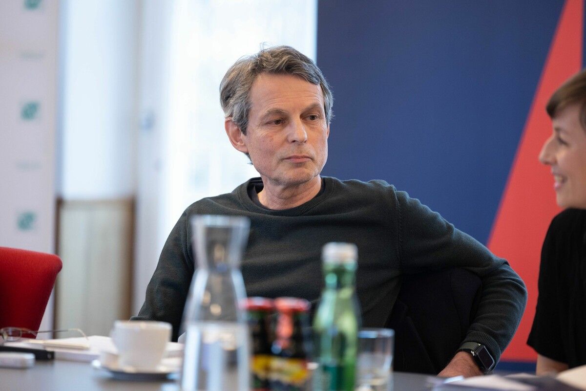 „Die miromente kann man nicht scrollen, nicht wischen und nicht liken, nur lesen und abonnieren“. ⇒hartinger