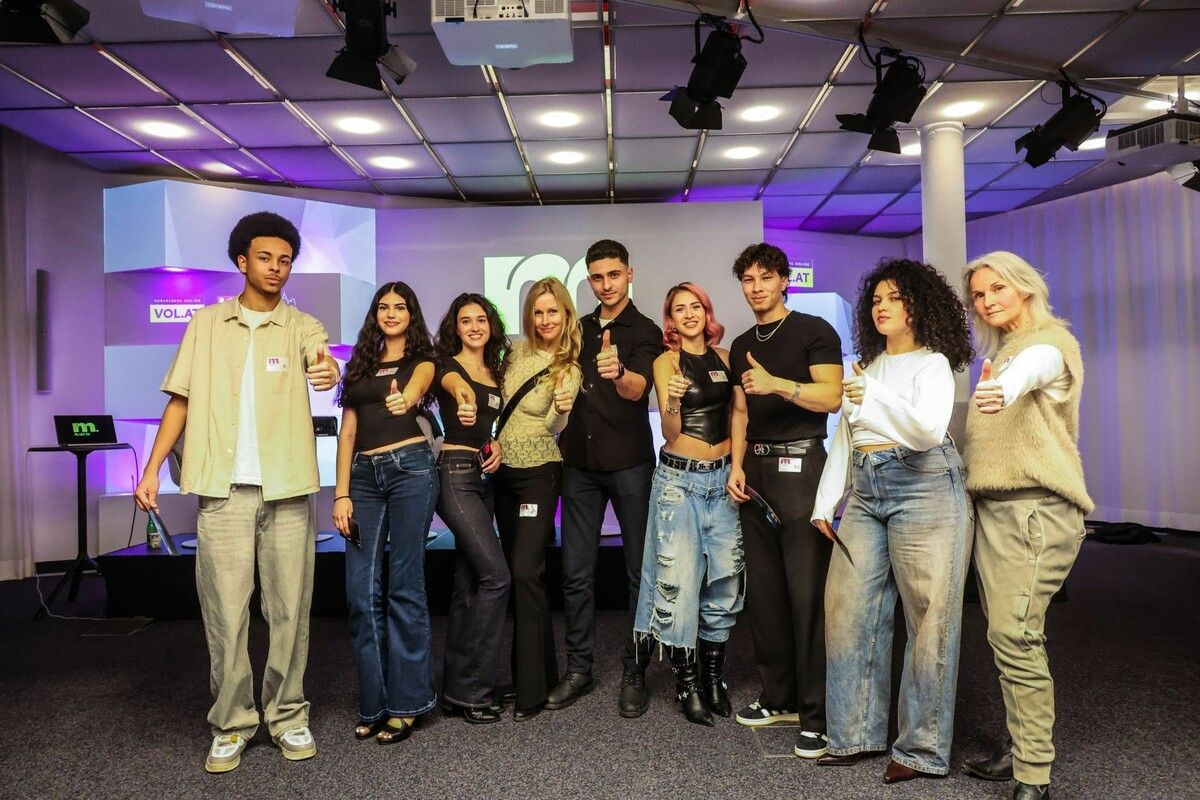 Die „Model Me“-Finalisten: Henry Zoppel (17), Jemima Allmann (18), Sinem Duvan (21), Olha Sysoieva (40), Mustafa Sayadi (26), Irem Aksoy (24), Mahdi Mohseni (20), Soraya Ajetta Lohr (28) und Nadja Hermes (58).⇒VN/Steurer