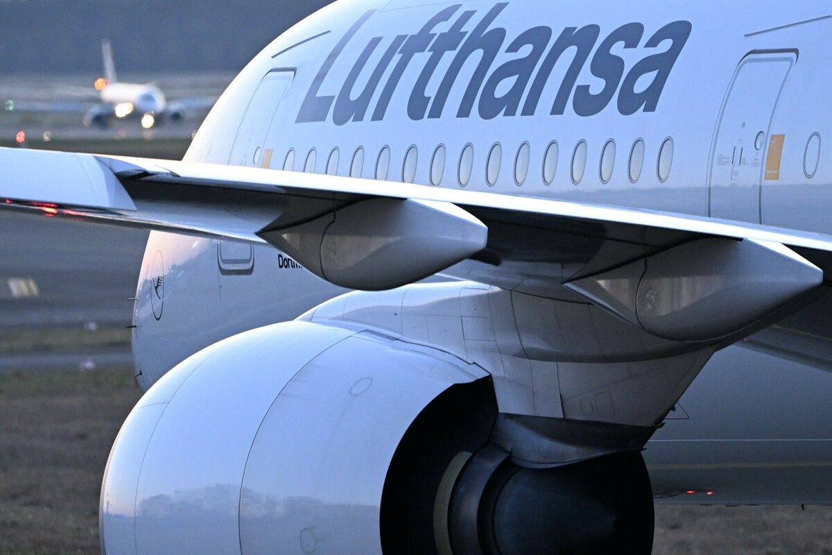 Die Passagiere seien bestmöglich versorgt worden, hieß es seitens der Lufthansa.⇒AFP
