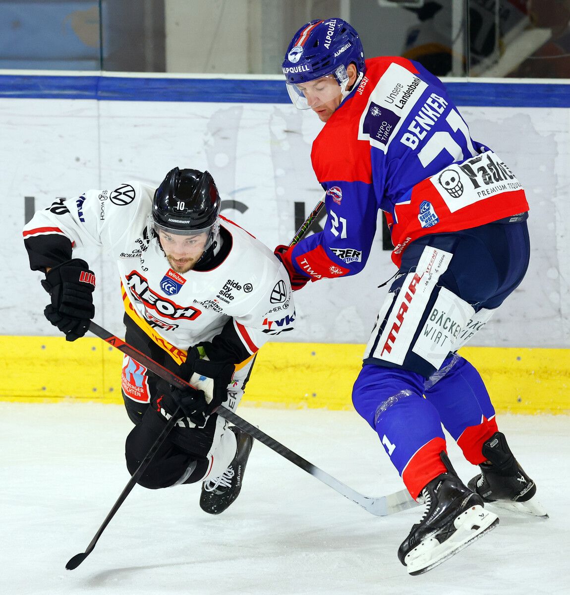 Die Pioneers stolperten am Ende gegen die Haie, obwohl sie lange geführt hatten und einen Drei-Tore-Vorsprung aus der Hand gaben.⇒gepa