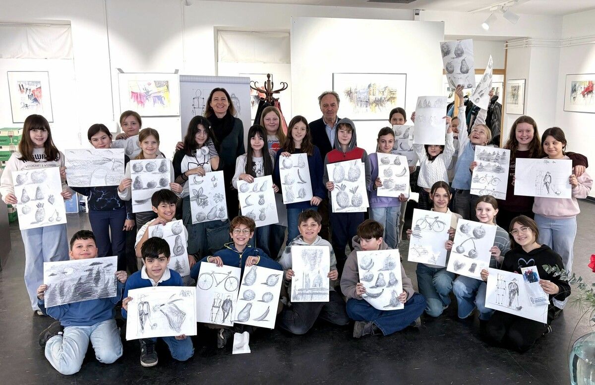 Die Schülerinnen und Schüler arbeiteten bewusst mit Stift und Papier, ohne digitale Hilfsmittel.⇒Marion Morik/Dialog auf Augenhöhe