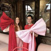 Eröffnung in Rosa und Rot