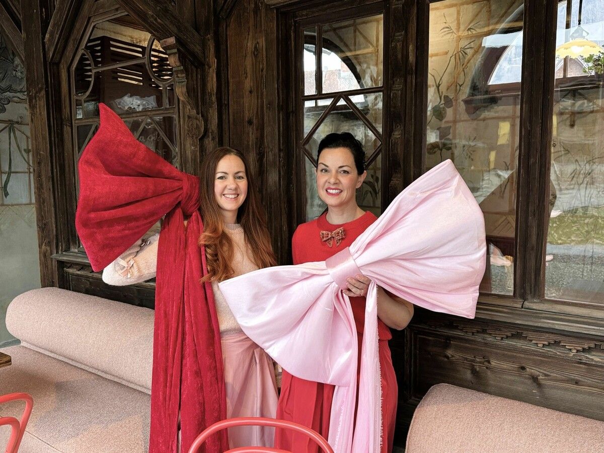 Die Schwestern Eva Motter und Elvira Flora luden zur Eröffnung ihres Cafés „Rosa & Rot“ in die Villa Rosenthal ein.⇒Sigrid Juen