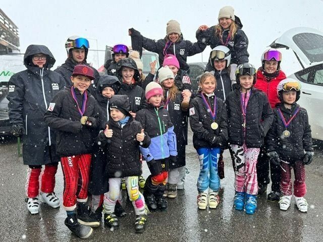 Die stolzen Siegerinnen und Sieger.