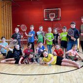 Volksschüler beim ­Tennistraining