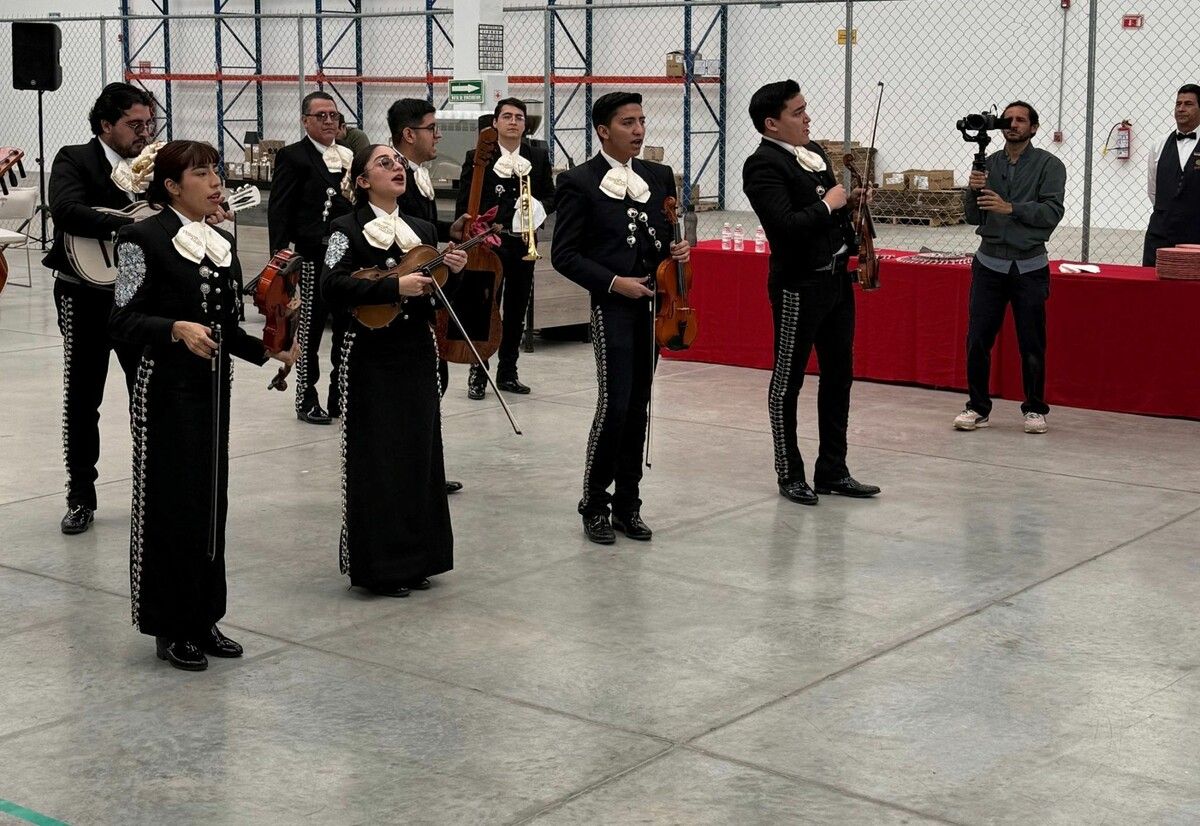 Eine Mariachi-Band schmetterte Trompeten- und Gitarrengrüße am neuen Standort des Vorarlberger Unternehmens. ⇒FA