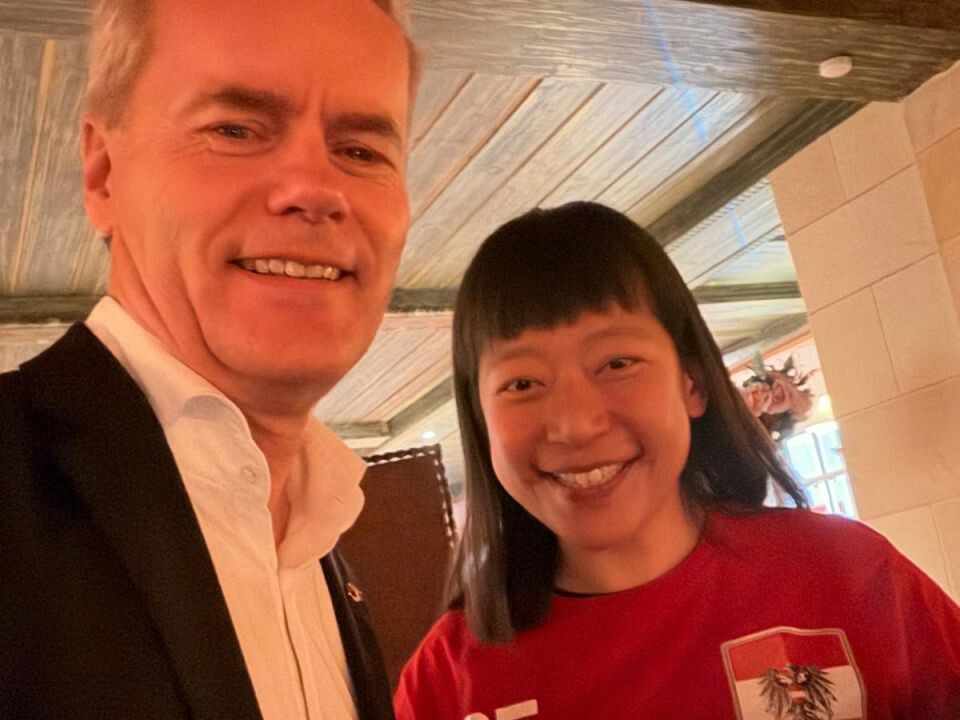 Eine Touristengruppe aus Taiwan ist eigentlich in Klösterle untergebracht. Sie wurde von Wiener mit frischer Kleidung versorgt. ⇒Privat