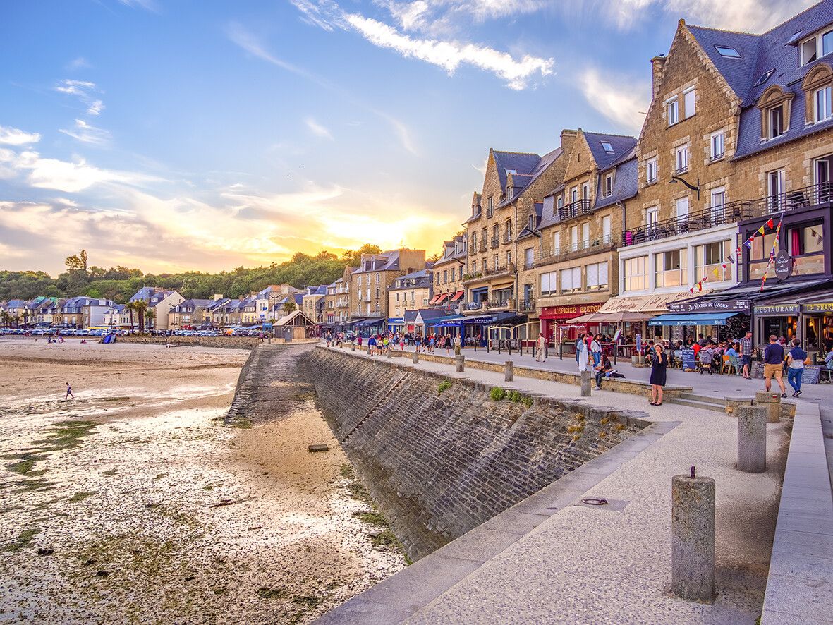 Entlang der Uferpromenade von Cancale findet man überall Austern.⇒Shutterstock
