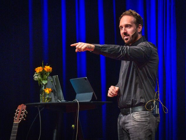 „Es geht darum, diese massiven Veränderungen für alle greifbar zu machen“, sagt Lukas Wagner, Initiator der Eventreihe ahead x vorarlberg.⇒Matthias Weissengruber
