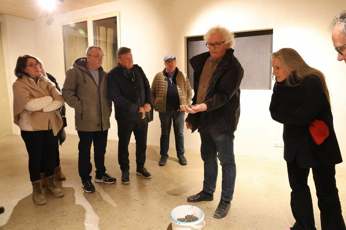 „Es ist Flüschgestein aus dem Walgau“, merkte Martin Rauch zu einer Materialprobe an.⇒Arno Meusburger (4)