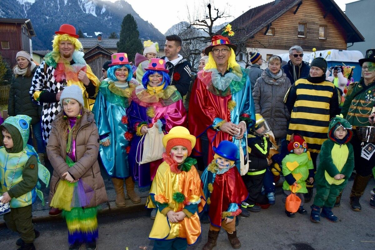 Farbenfroh kleideten sich diese Freunde der fünften Jahreszeit.⇒sco (3)