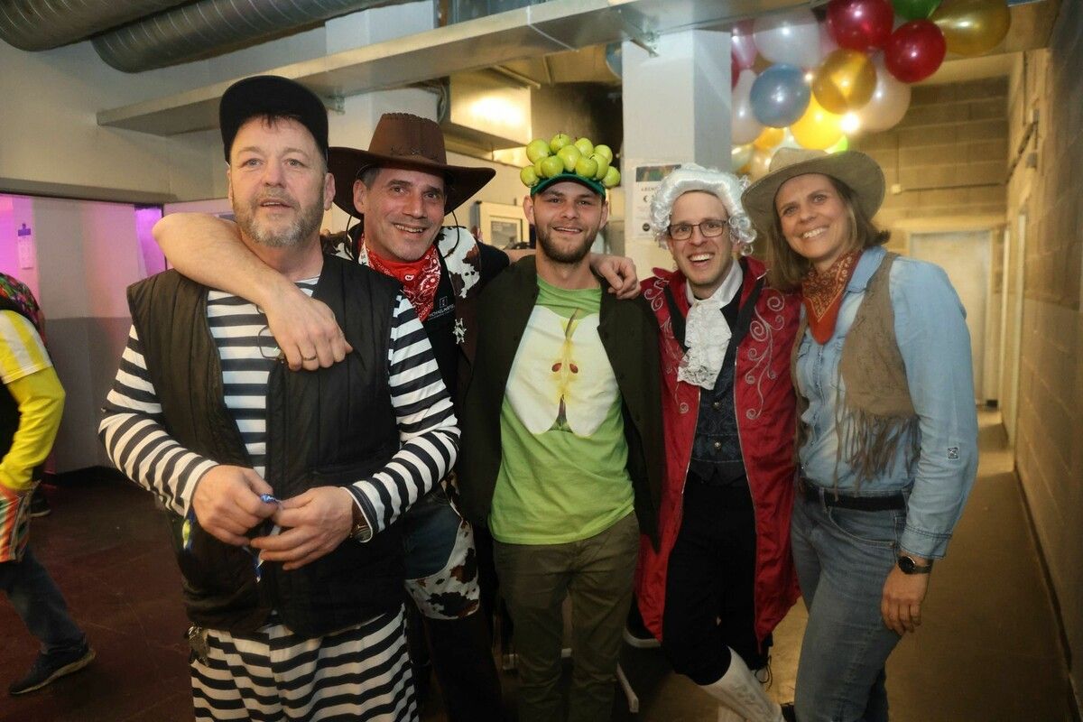 „Faxe“ („Altes Hallenbad“), Mike Häfele-Locher („Rösslepark“), Gregor Plankensteiner („Bunt Bar“), Manuel Gallaun („Dogana“) und Sabine Hölzl („Frasstanzer“),⇒Arno Meusburger