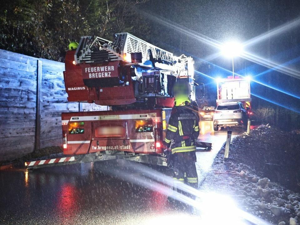 Felssturz auf Pfänderstraße: Geologe gibt Entwarnung. ⇒VOL.AT/VLACH