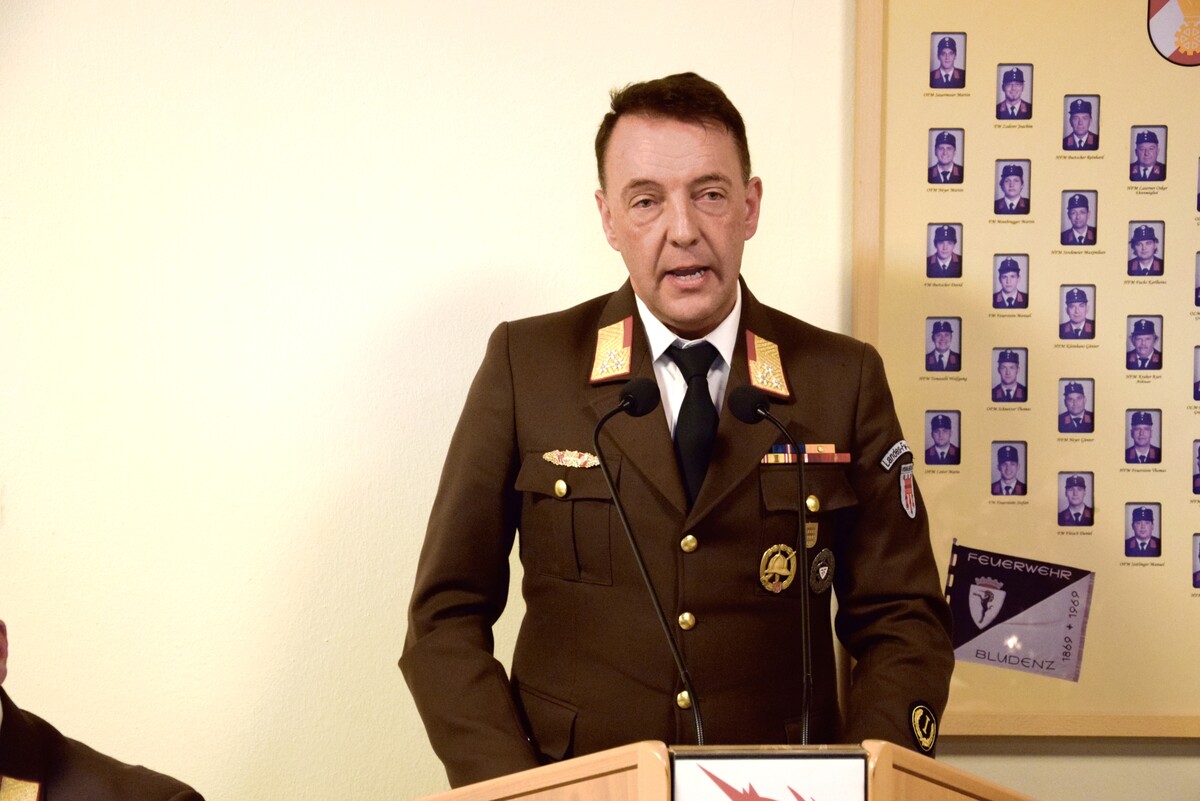 Schwerer Unfall auf S16 fordert ein  Todesopfer und mehrere Verletzte