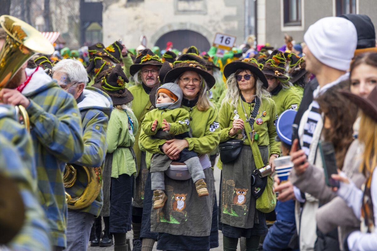 Tausende Mäschgerle verwandelten Feldkirch in eine Faschingshochburg. »A5