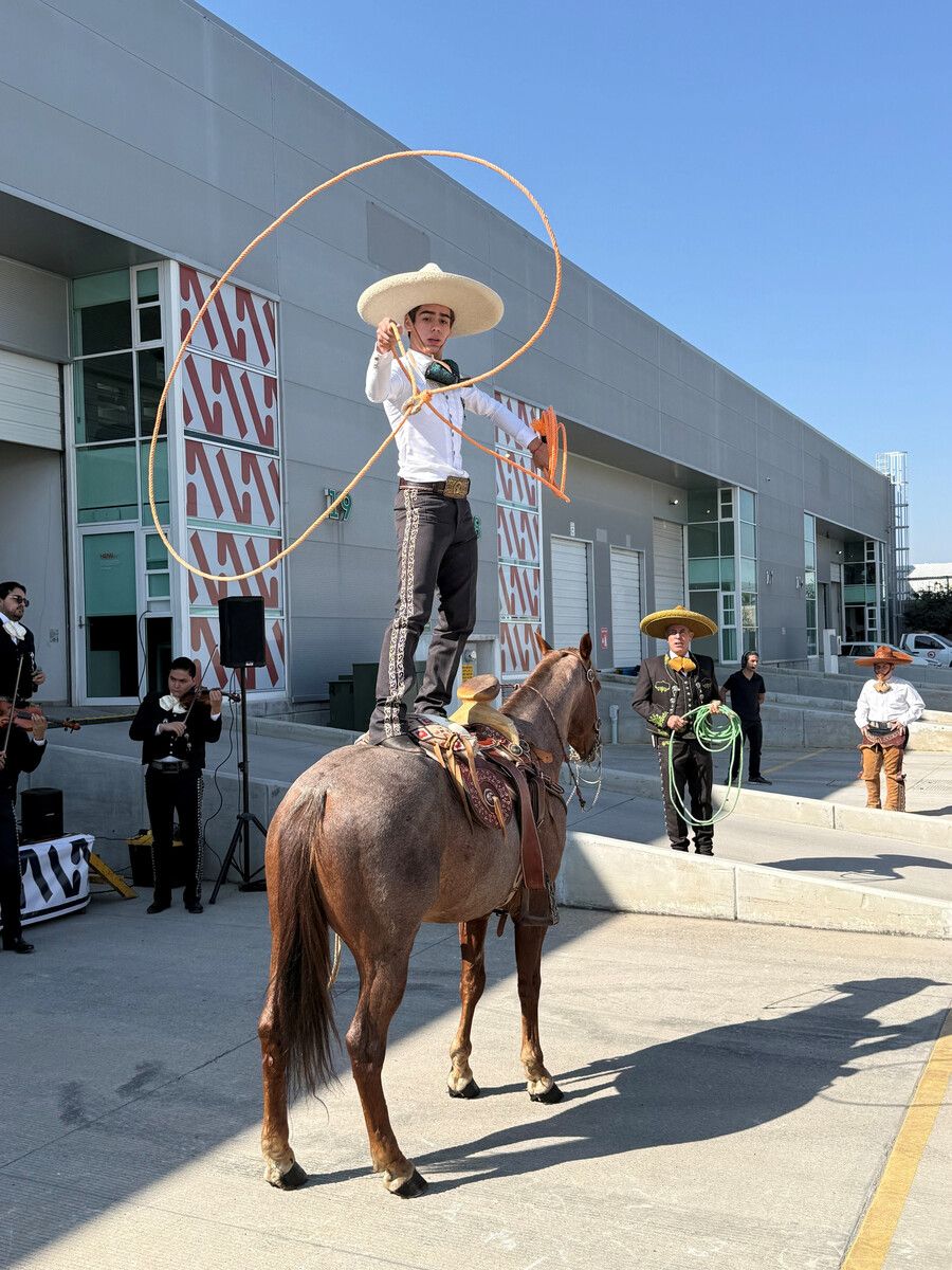 Henn-Gruppe eröffnet Montage-Standort in Mexiko. »D1