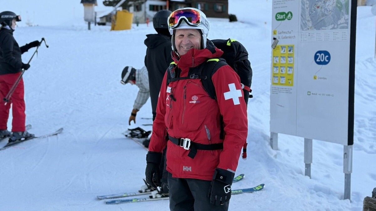 Gerhard Säly (63) aus Silbertal sorgt als Pistenretter im Montafon für Sicherheit auf den Skipisten.⇒ VN/SKÖ (2)
