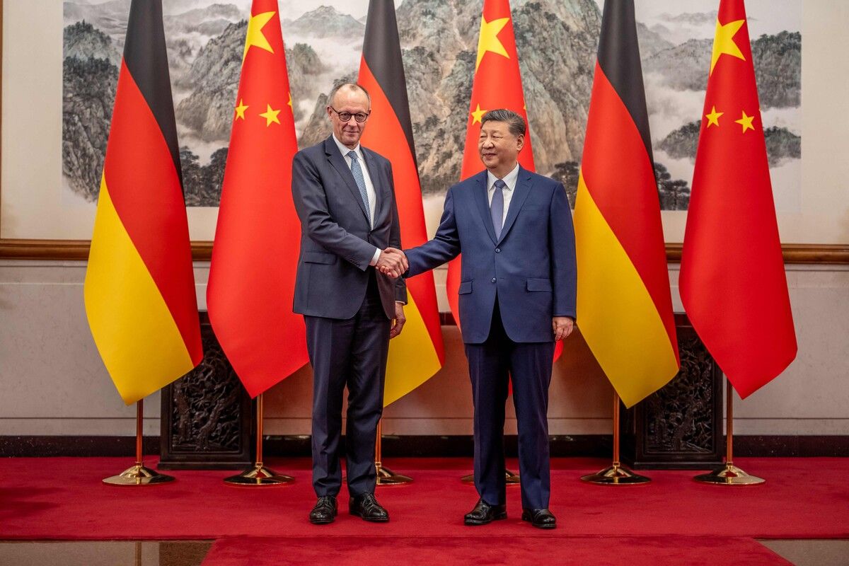 Friedrich Merz und der chinesische Präsident Xi Jinping in Peking.⇒AFP