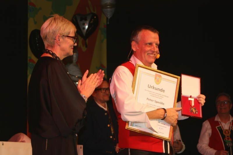 Höchste Auszeichnung für den Rankweiler Faschingsnarr Peter Speckle⇒.Thomas Knobel
