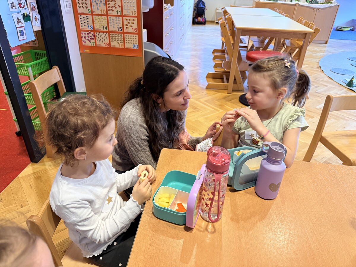 Im Kindergartenalltag zählt auch die gemeinsame Jause. ⇒Stadt Bludenz