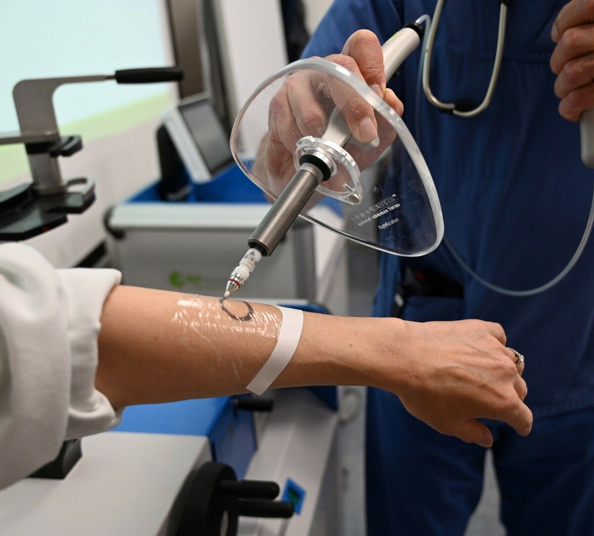 In bestimmten Fällen reicht, einfach gesagt, einschmieren, um dem weißen Hautkrebs erfolgreich den Garaus zu machen. ⇒vlkh