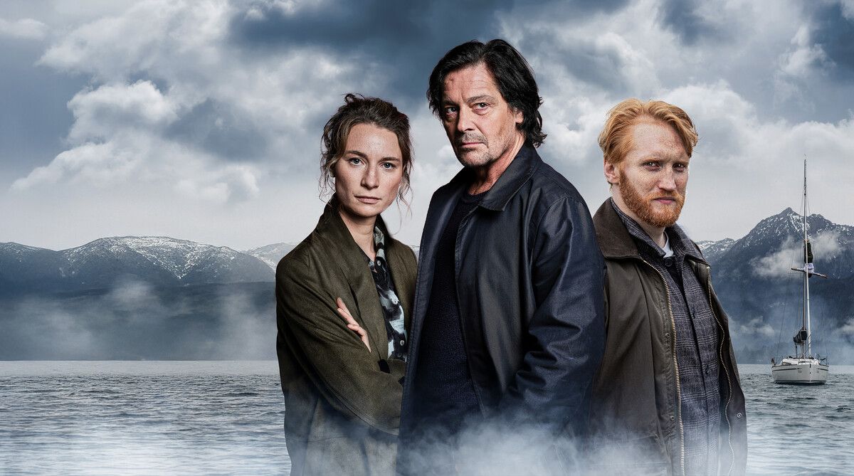 In „Tod am Wolfgangsee“ ist Fritz Karl (Mitte) am Donnerstag gemeinsam mit seinen Kollegen Lisa Schützenberger und Franz Josef Danner in der ARD zu sehen.⇒ARD Degeto Film/Mona Film/Tivoli Film/Victoria Herbig